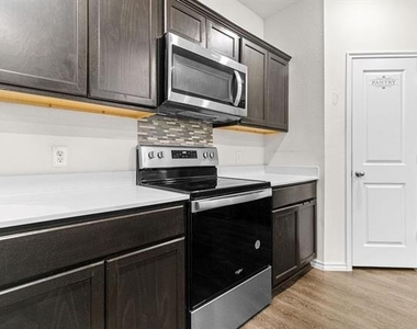 2928 Roper Street - Photo Thumbnail 10