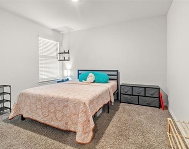 2928 Roper Street - Photo Thumbnail 17