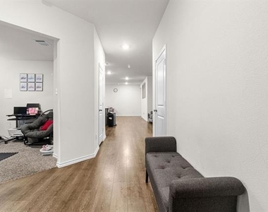 2928 Roper Street - Photo Thumbnail 5