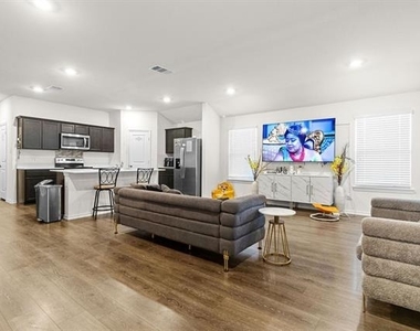 2928 Roper Street - Photo Thumbnail 7