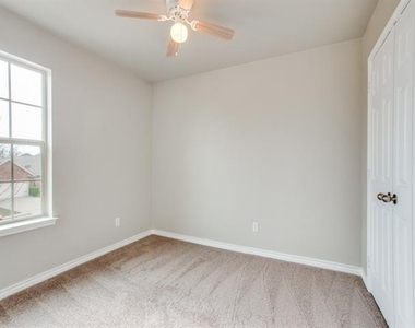 1208 Boxwood Drive - Photo Thumbnail 4