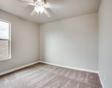1208 Boxwood Drive - Photo Thumbnail 7
