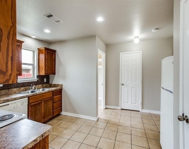 1208 Boxwood Drive - Photo Thumbnail 3