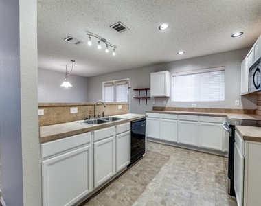 632 Condor Trail - Photo Thumbnail 6