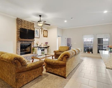 2401 Southridge Lane - Photo Thumbnail 13