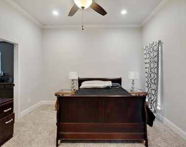 2401 Southridge Lane - Photo Thumbnail 7