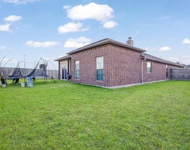 2401 Southridge Lane - Photo Thumbnail 19