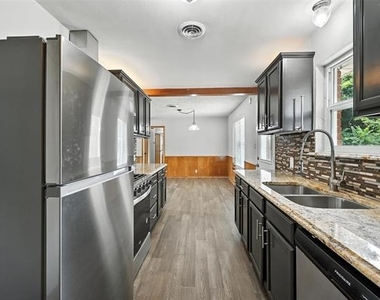 302 Young Drive - Photo Thumbnail 8