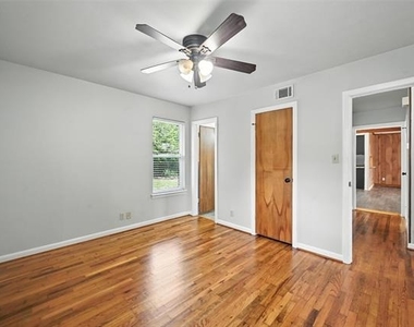 302 Young Drive - Photo Thumbnail 12