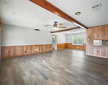 302 Young Drive - Photo Thumbnail 3