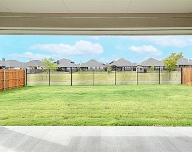 521 Livia Street - Photo Thumbnail 10