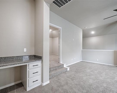 521 Livia Street - Photo Thumbnail 14