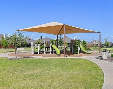521 Livia Street - Photo Thumbnail 16