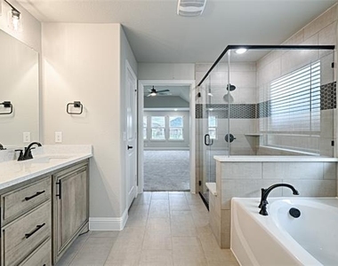 521 Livia Street - Photo Thumbnail 12