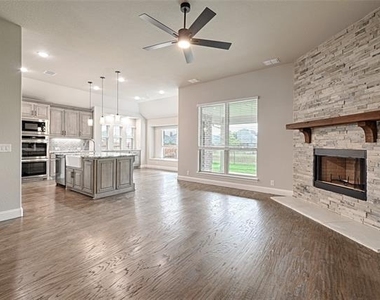 521 Livia Street - Photo Thumbnail 4