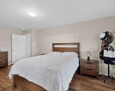 1409 Slate Street - Photo Thumbnail 17