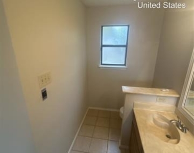 4211 Meadow Park Drive - Photo Thumbnail 7