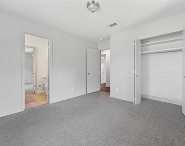 3945 Clubway Lane - Photo Thumbnail 20