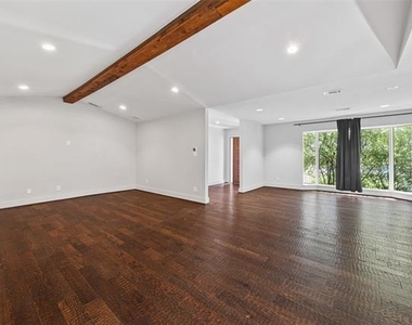 3945 Clubway Lane - Photo Thumbnail 5