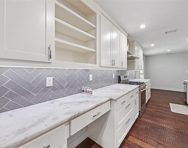 3945 Clubway Lane - Photo Thumbnail 12