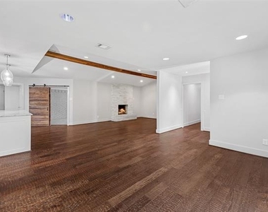 3945 Clubway Lane - Photo Thumbnail 3