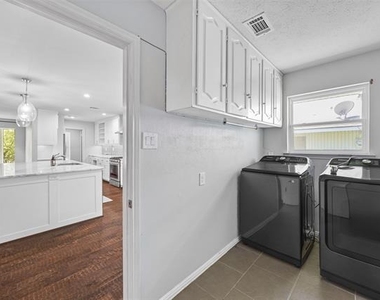 3945 Clubway Lane - Photo Thumbnail 14