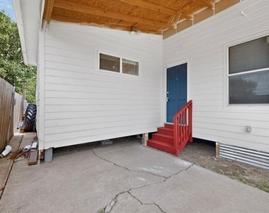 1305-a Nw 14th Street - Photo Thumbnail 6