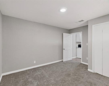 1305-a Nw 14th Street - Photo Thumbnail 28