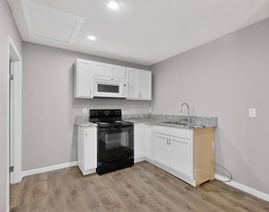1305-a Nw 14th Street - Photo Thumbnail 12