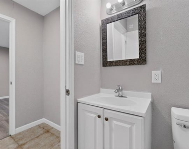 1305-a Nw 14th Street - Photo Thumbnail 22