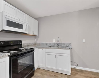 1305-a Nw 14th Street - Photo Thumbnail 10