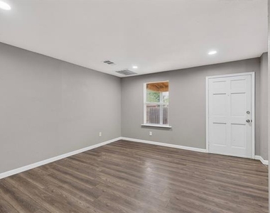 1305-a Nw 14th Street - Photo Thumbnail 18