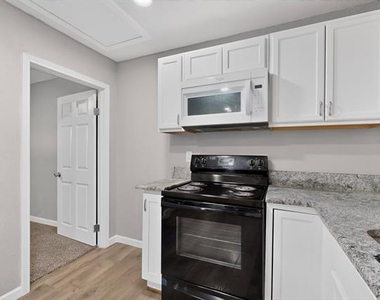 1305-a Nw 14th Street - Photo Thumbnail 9