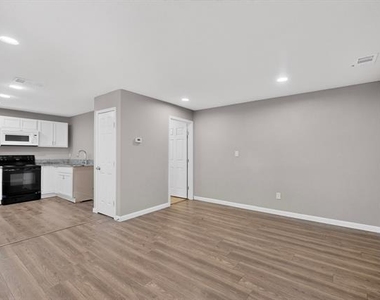 1305-a Nw 14th Street - Photo Thumbnail 15