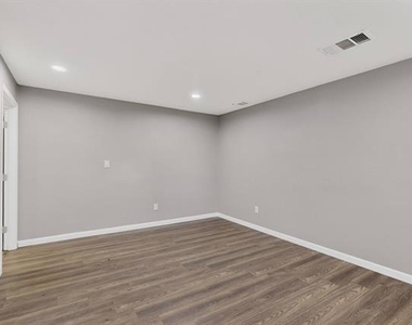 1305-a Nw 14th Street - Photo Thumbnail 20