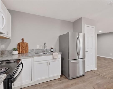 1305-a Nw 14th Street - Photo Thumbnail 8