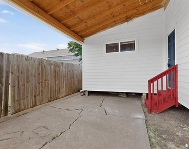 1305-a Nw 14th Street - Photo Thumbnail 3