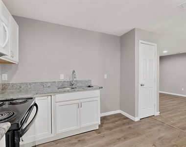 1305-a Nw 14th Street - Photo Thumbnail 13