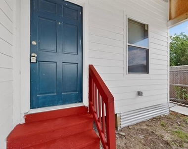 1305-a Nw 14th Street - Photo Thumbnail 7