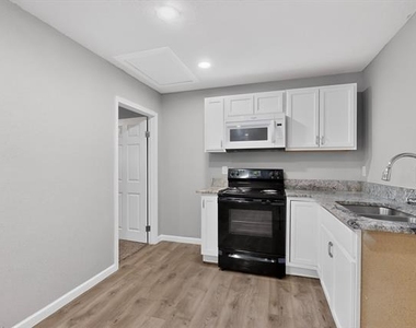 1305-a Nw 14th Street - Photo Thumbnail 11