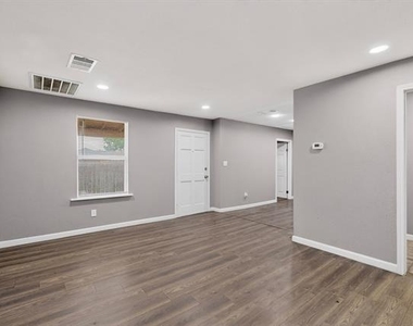 1305-a Nw 14th Street - Photo Thumbnail 19