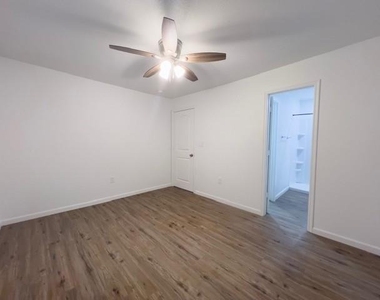 1312 Broadway Street - Photo Thumbnail 11