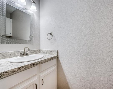 604 Meadow View Court - Photo Thumbnail 10