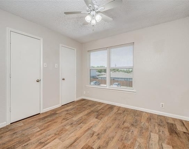 604 Meadow View Court - Photo Thumbnail 9