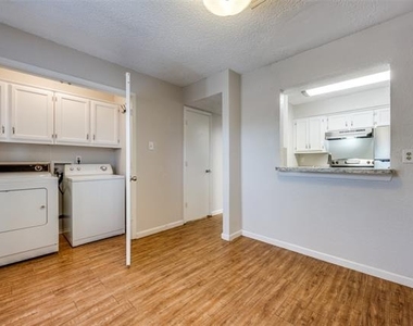 604 Meadow View Court - Photo Thumbnail 6