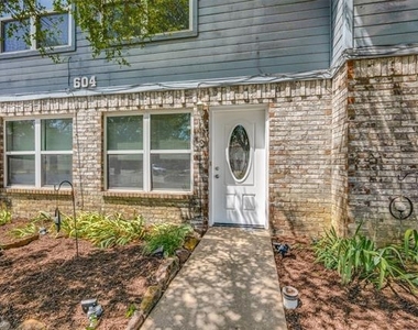 604 Meadow View Court - Photo Thumbnail 1