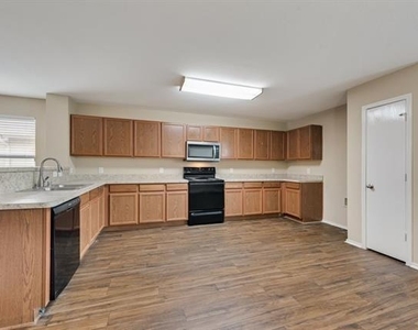 6233 Balcony Lane - Photo Thumbnail 11