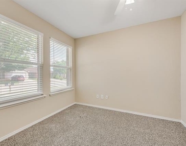 6233 Balcony Lane - Photo Thumbnail 5