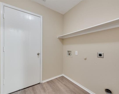6233 Balcony Lane - Photo Thumbnail 24