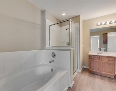 6233 Balcony Lane - Photo Thumbnail 17